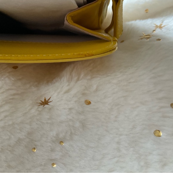 CHANEL REISSUE EAST WEST YELLOW PATENT LEATHER BAG - Picture 12 of 16